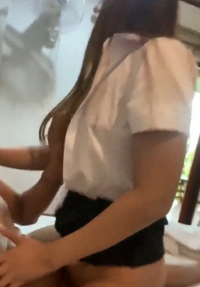 คลิปหลุดทางบ้านสาวขี้เงี่ยน จับควยแฟนหนุ่มขึ้นขย่ม เย็ดจับตอกสดซอยหีร้องเสียว