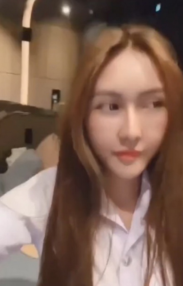 Onlyfans juniijune69 น้องจูน แต่งชุดนักศึกษาไปโรงหนังไปแก้ผ้าโชว์นมต่อด้วยแหวกขาช่วยตัวเองในโรงหนัง